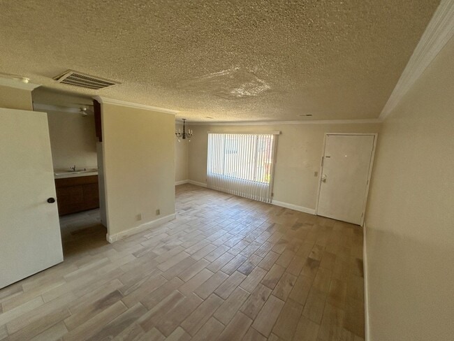 Foto del edificio - Spacious, open and updated 1 bedroom 1 bat...