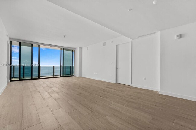 Building Photo - 900 N Ocean Blvd