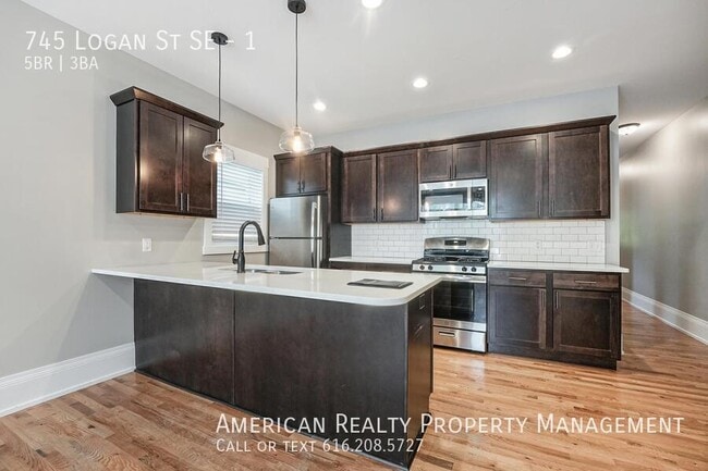 Foto del edificio - 745 Logan St SE