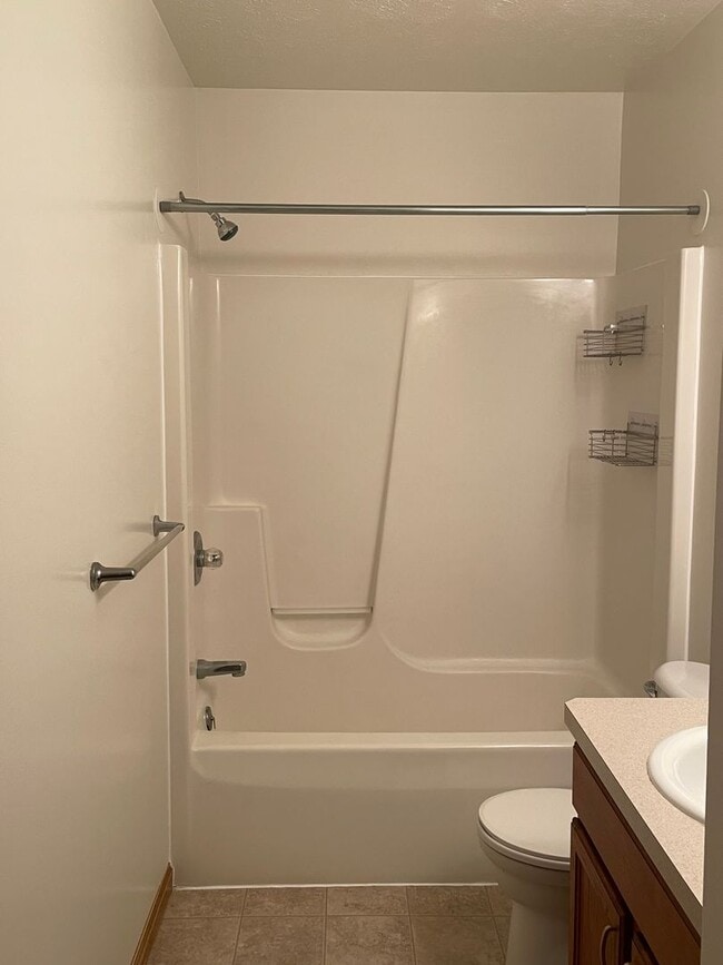 Building Photo - Beautiful 3 Bedroom-2 Bath on Goshen South...