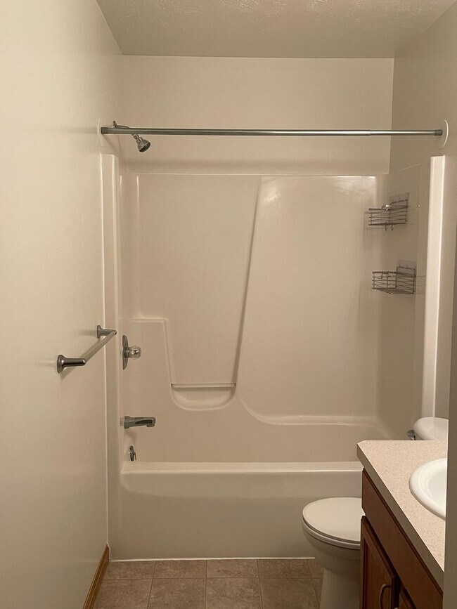 Foto del edificio - Beautiful 3 Bedroom-2 Bath on Goshen South...