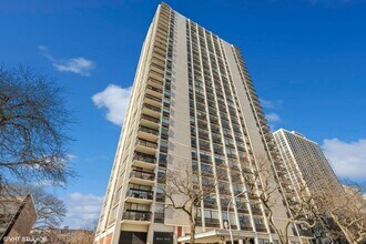 Building Photo - 1455 N Sandburg Terrace