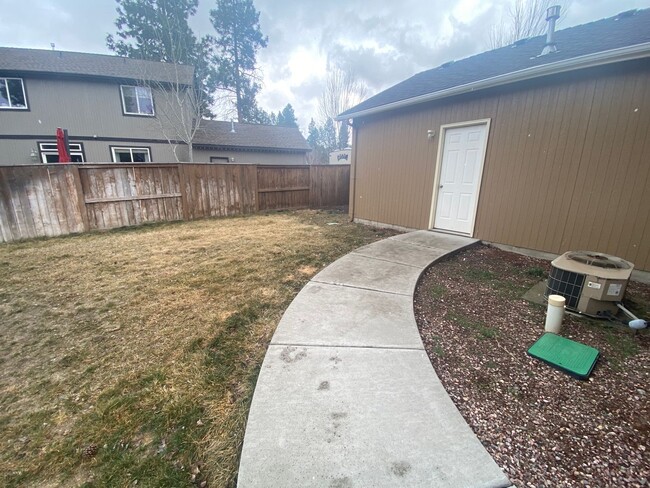 Foto del edificio - 3 Bedroom Home in SW Bend with Bonus Room!