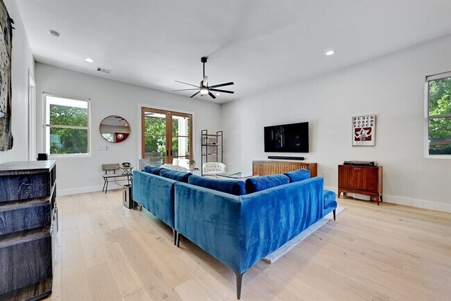 Foto del edificio - 4707 Craigwood Dr