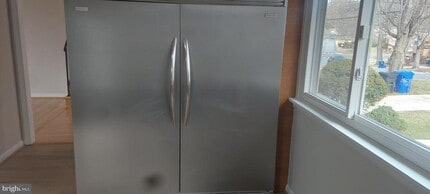 Building Photo - 9820 Inglemere Dr