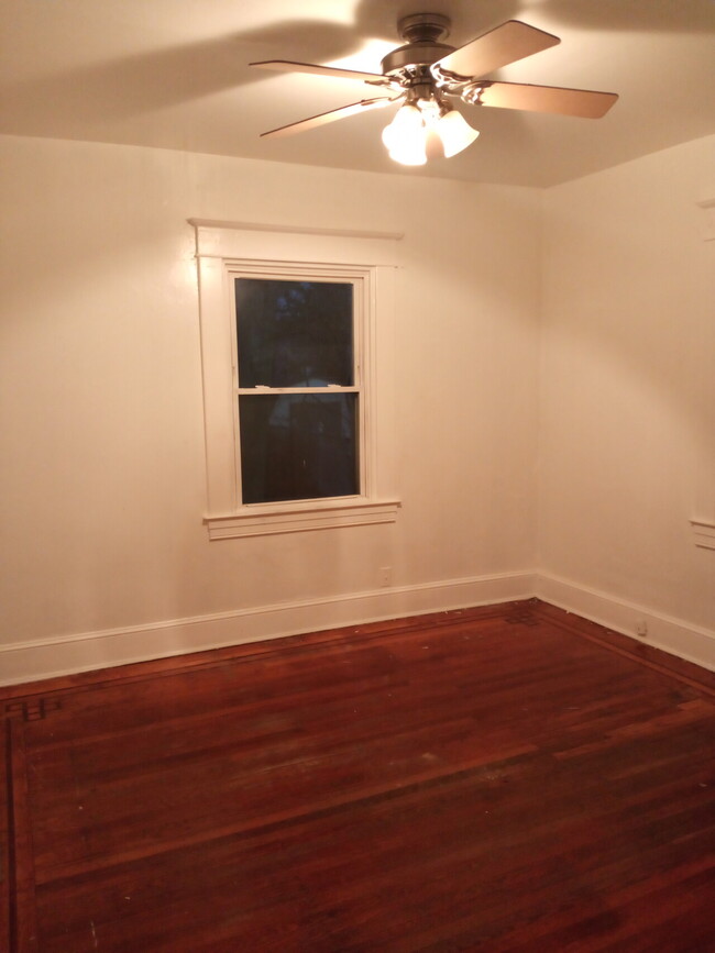 Building Photo - Gwynn Oak apt 2