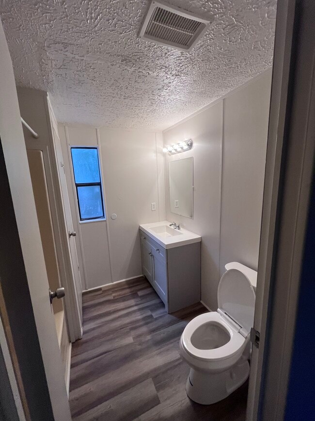 Building Photo - 4111 Daisy Ln