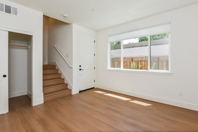Foto del edificio - 951 Woodside Rd