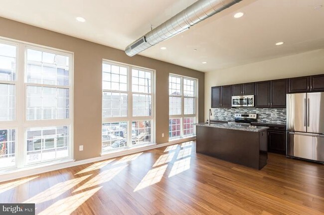 Building Photo - 2418 Frankford Ave