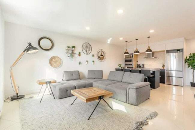 Building Photo - 4105 R. Saint-Denis