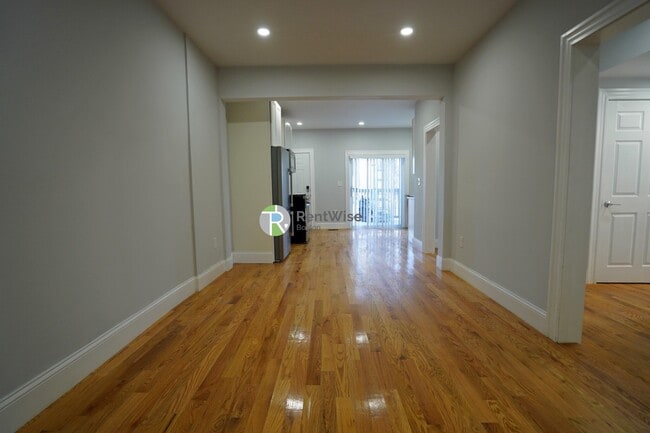 Photo - 374 Oxford St Apartment