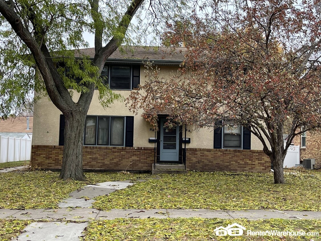 Primary Photo - 24 16th Ave N