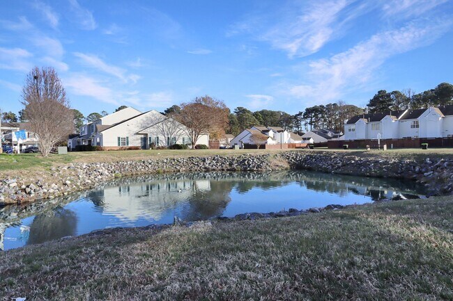 Foto del edificio - 106 Linden Ct