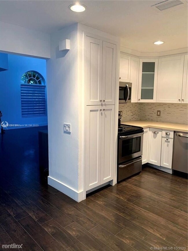 Building Photo - 3 br, 2.5 bath House - Country Isles Garde...