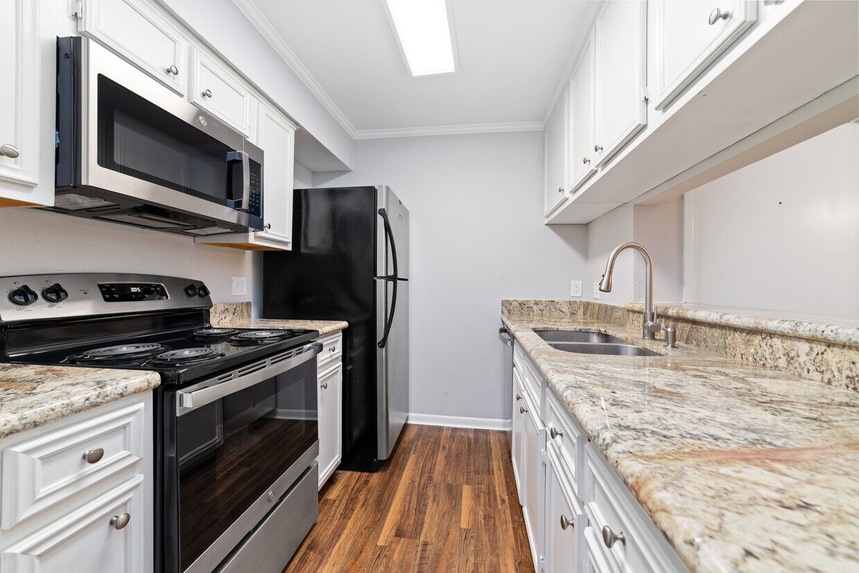 Foto principal - 3085 Walnut Bend Ln