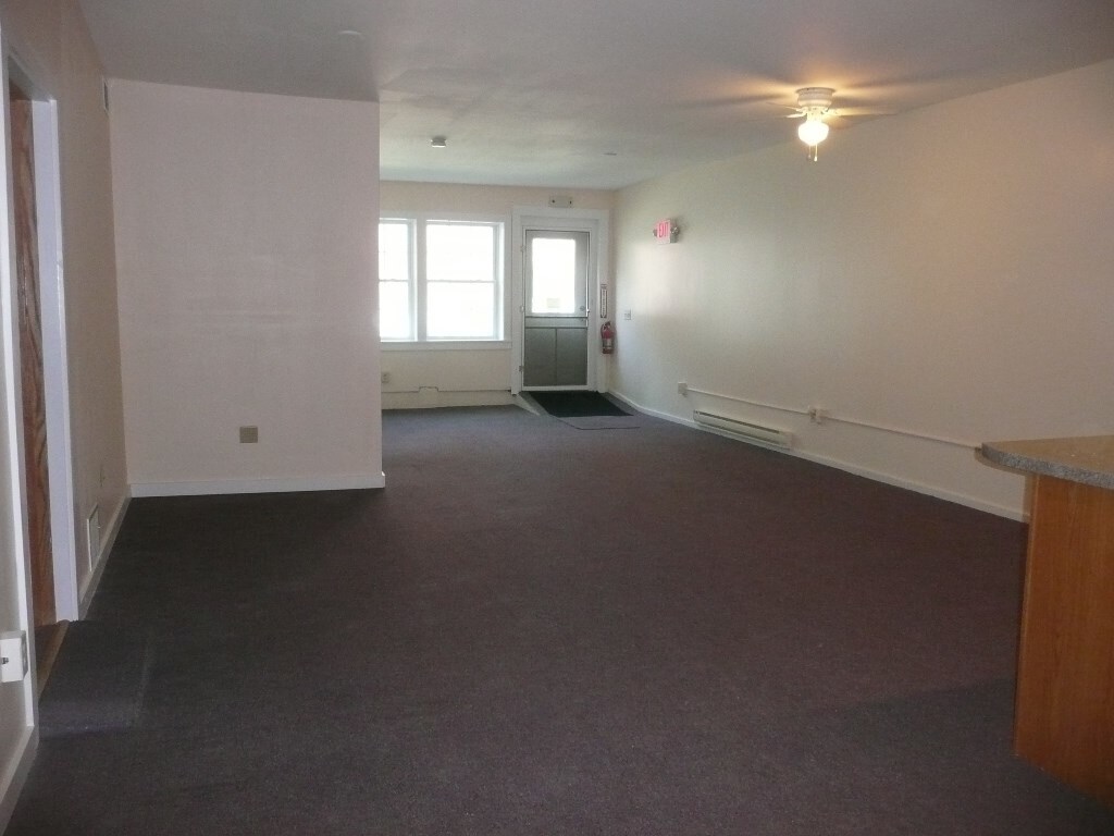 101 Broad St, Claremont, NH 03743 Room for Rent in Claremont, NH