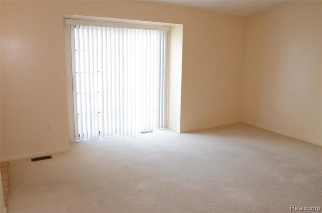 Building Photo - 2101 Vine Way Dr