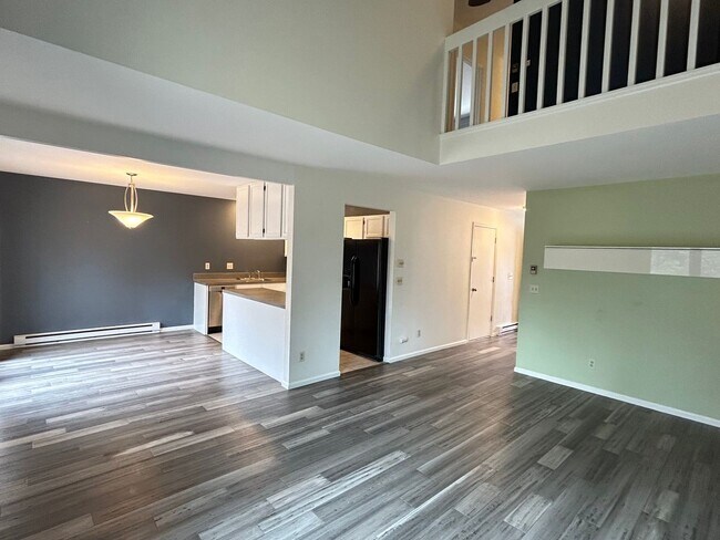 Foto del edificio - Modern 2 Bedroom Townhome Near CSU