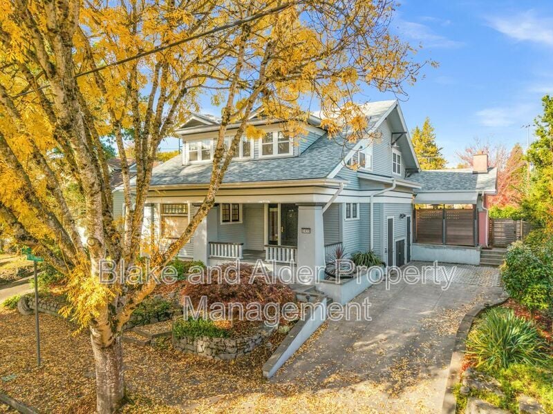 Foto principal - 3455 NE Tillamook St