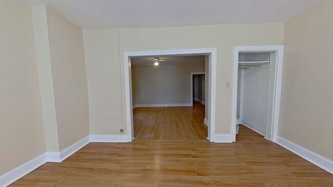 Building Photo - 2nd floor Apartment