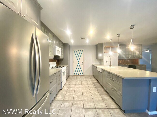 Building Photo - 5 br, 3 bath House - 11257 Andreola Ct