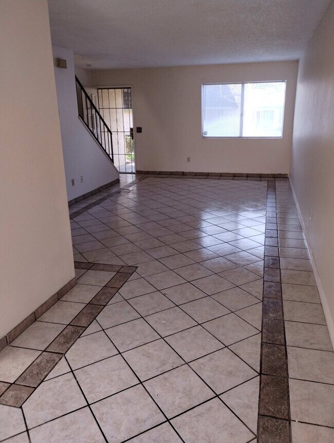 Building Photo - Upgraded 2 bedroom/2 bathroom condo!