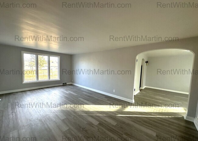 Building Photo - 604 10th St