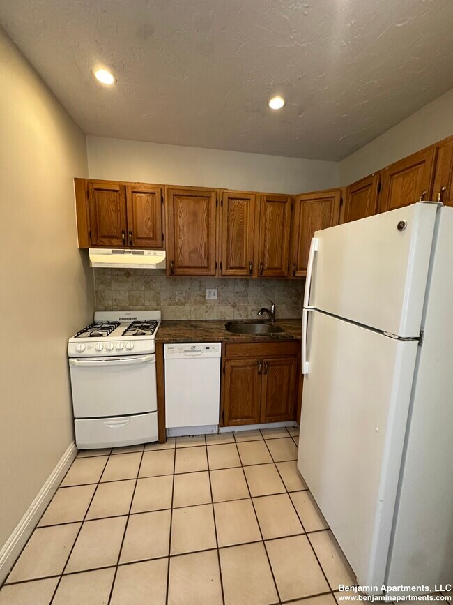 Building Photo - 239 Kelton St