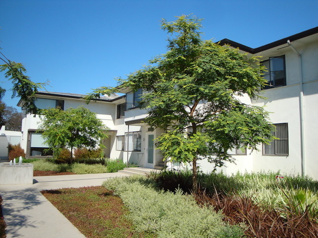 Building Photo - 3130 S Barrington Ave