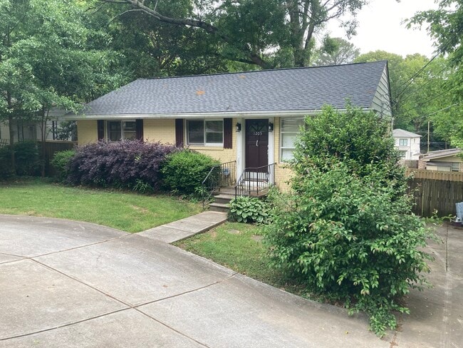 Building Photo - 1205 Ogilvie Dr NE