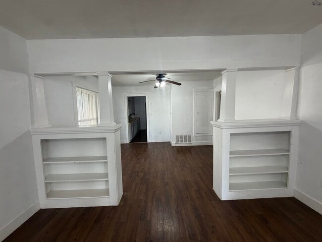 Foto del edificio - 1656 McGregor Ave