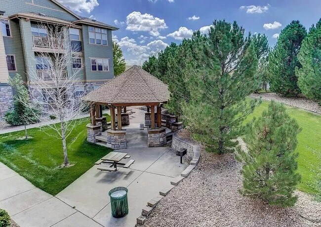 Building Photo - This immaculate 2-bedroom, 2-bathroom cond...