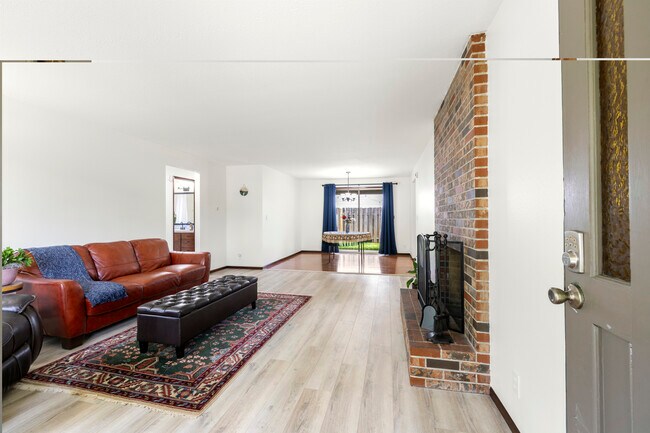 Building Photo - 565 Barton Ave