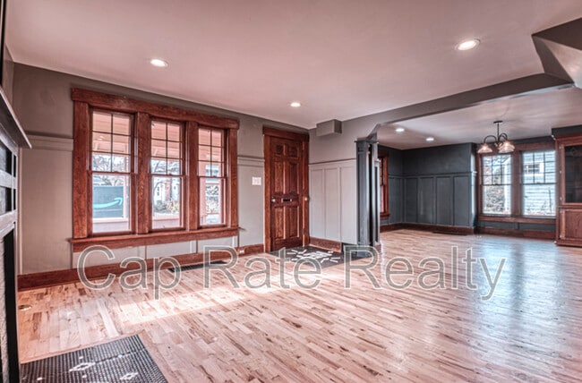 Foto del edificio - 108 S Grove St