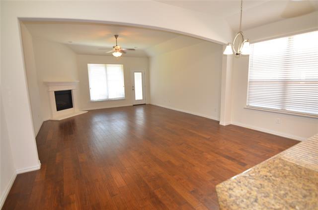Foto del edificio - 1304 Caney Creek Ln