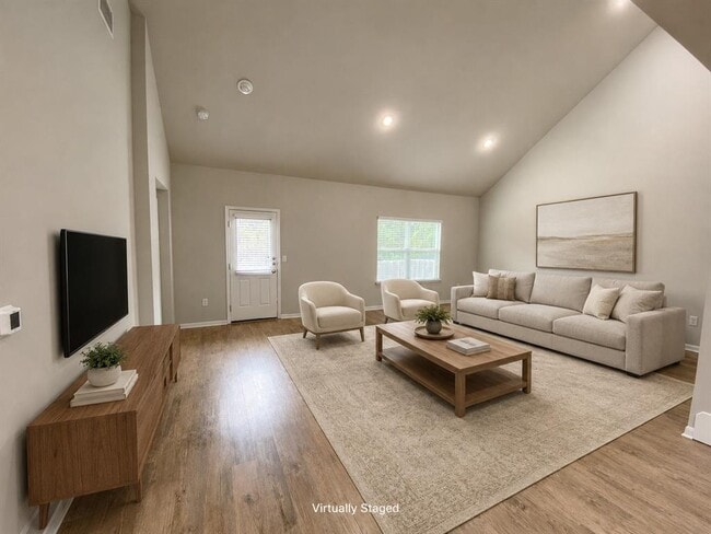 Building Photo - 2205 Bettylou Ln