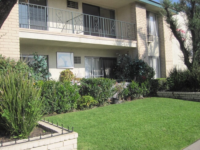 Building Photo - Valle Terrace Apartments