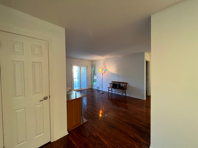 Building Photo - 367 Woodlake Dr