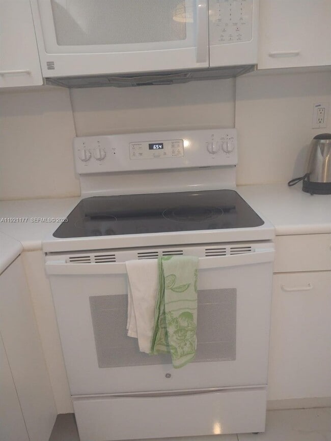 Building Photo - 9341 Collins Ave