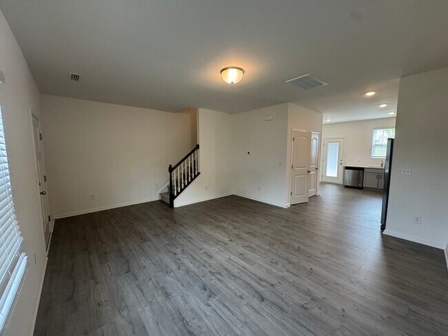 Foto del edificio - Corner townhome with three bedrooms 2 1/2 ...