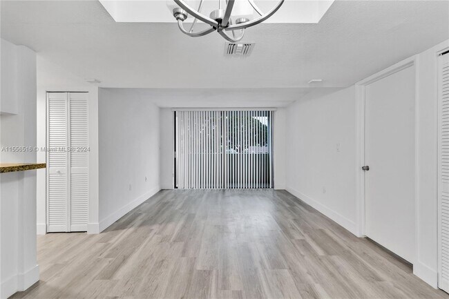 Foto del edificio - 8002 SW 149th Ave
