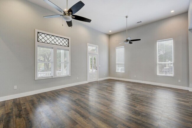 Foto del edificio - 901 Shoal Cliff Ct