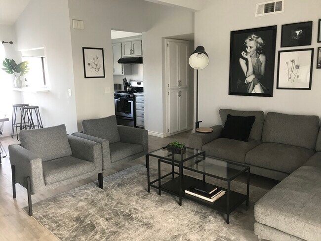 Foto del edificio - 419 E 5th St