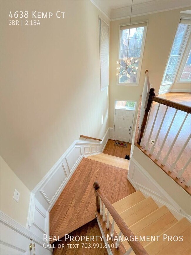 Building Photo - MASSIVE 3 BED/2.5 BATH 2 GARAGE (EV CHARGE...
