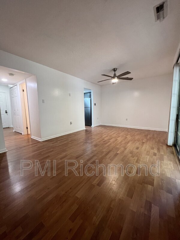 Foto del edificio - 1570 United Ct