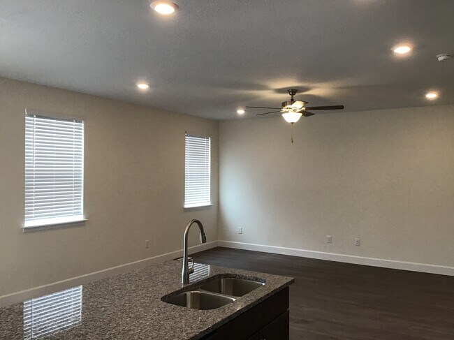 Foto del edificio - 2308 E Surry Way
