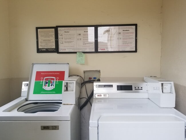 Building Photo - 1226 Gower N St