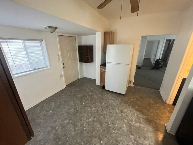 Building Photo - 690 York Ave