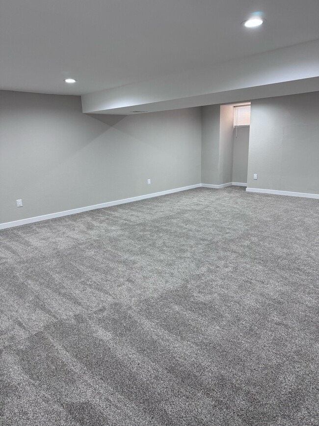Building Photo - 7454 W Roxbury Pl
