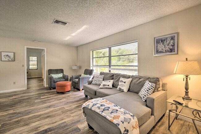 Building Photo - 6 Shumard Ct N